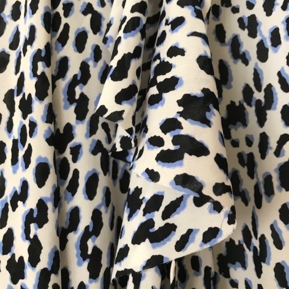 Banana Republic Blue/Black Animal Print Ruffled Front - Size  M - Picture 5 of 7